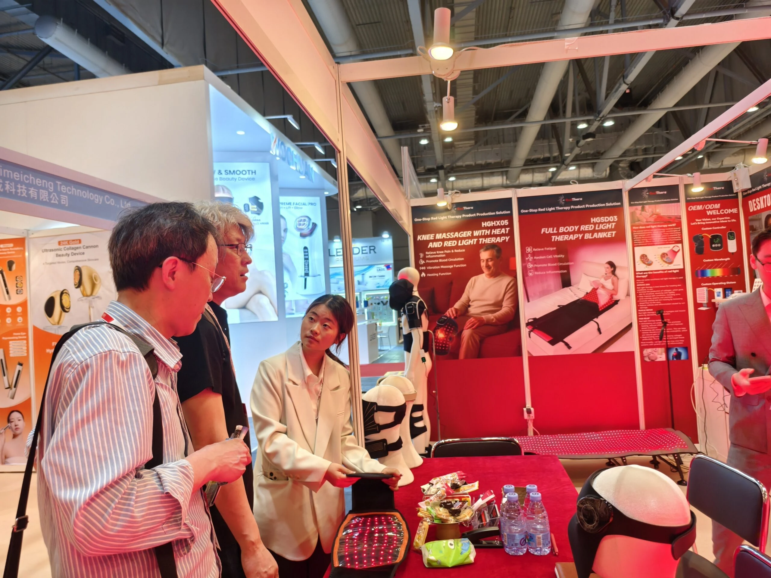 People discussing products at an exhibition booth.