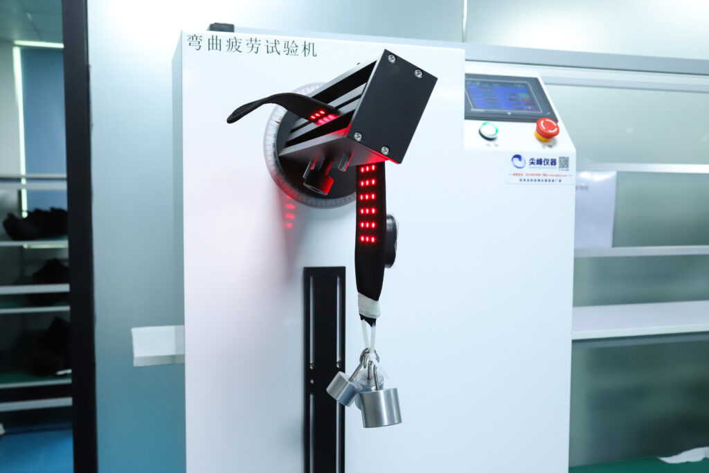 Flexible light component mounted in bending test equipment